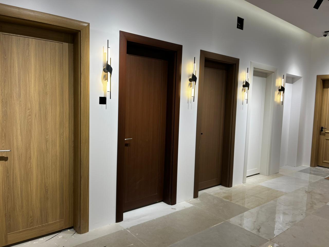 باب رمادي مودرن